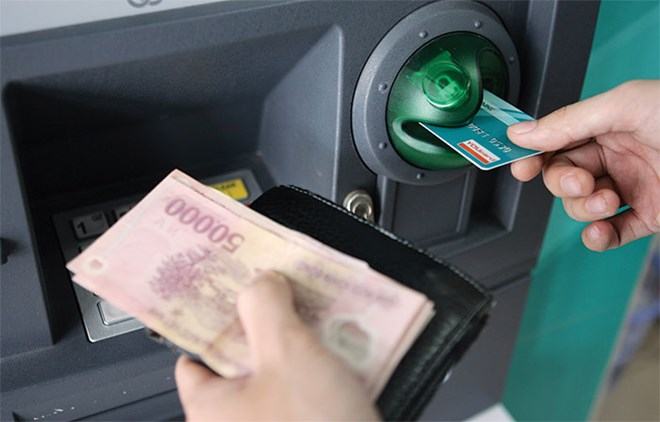 Cách chuyển tiền qua thẻ ATM với cùng hoặc khác ngân hàng
